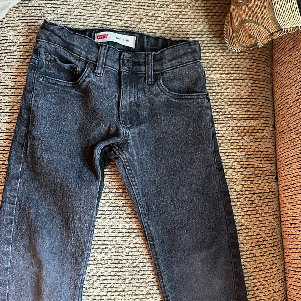Levi- Boys 8y- Slim fit for the legs- Adjustable waist.